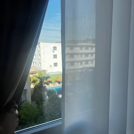 F & Xh Apartmán Golem (Tirana)